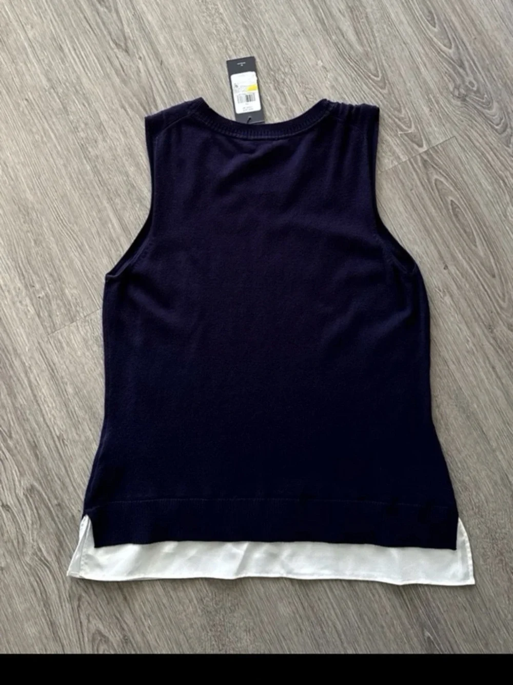 Tommy Hilfiger SZ.M Dark Navy Sleeveless Light Weight Knit Top White Hemline NWT - Picture 9 of 9